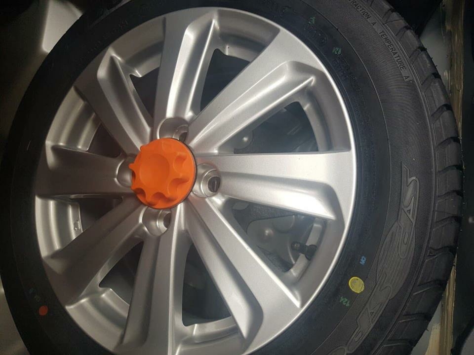 Gia đình cần bán Toyota Vios sx 2016 số tự động màu vàng cát
