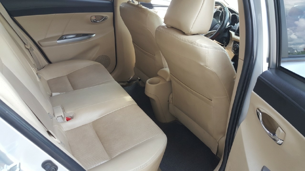 Bán Toyota VIOS G 1.5AT màu bạc số tự động sản xuất 2018 biển tỉnh xe đẹp