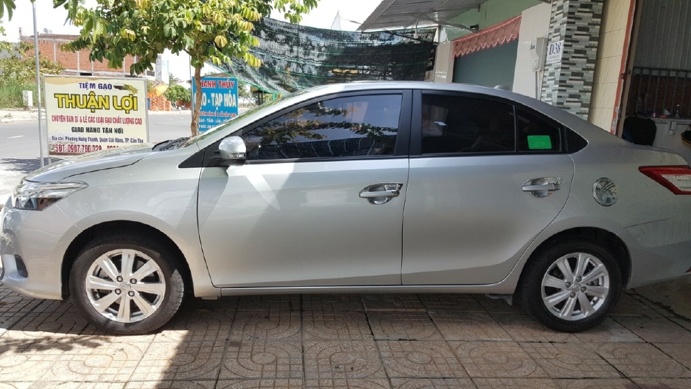 Bán Toyota VIOS G 1.5AT màu bạc số tự động sản xuất 2018 biển tỉnh xe đẹp