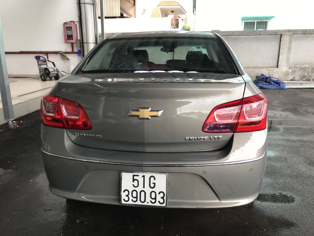 Bán Chevrolet Cruze LTZ 1.8AT màu xám chuột số tự động sản xuất 2017 mẫu mới biển SG đi 17000km