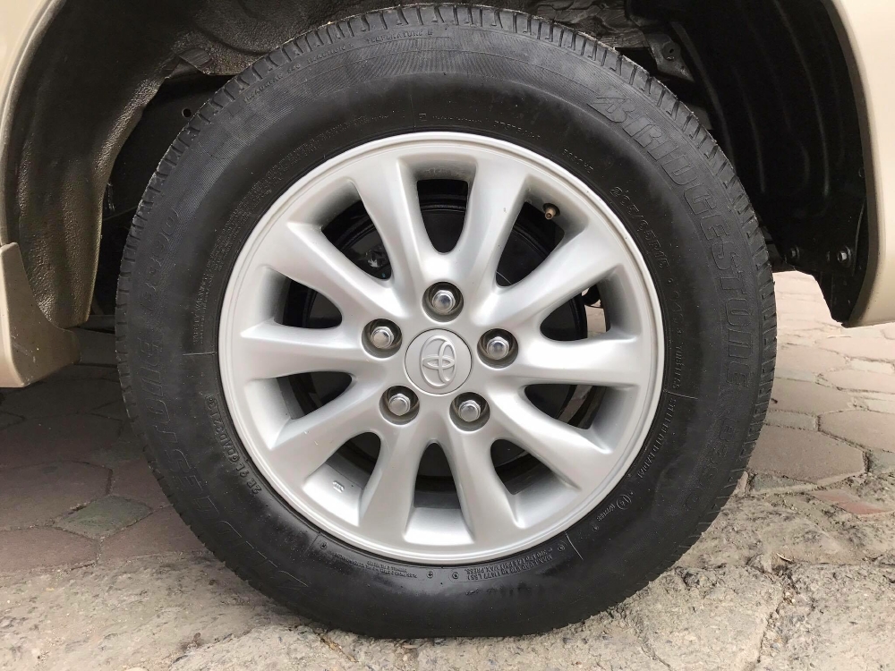 Bán Toyota Innova 2013 số sàn vàng cát mình chính chủ đi kỹ