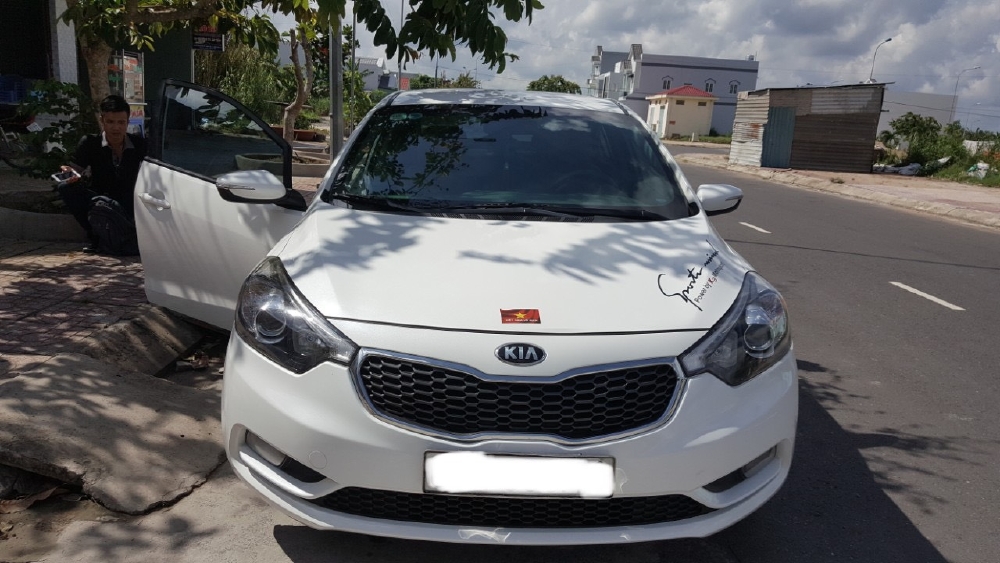 Bán K3 1.6MT 2015, màu trắng, giá TL, hổ trợ góp