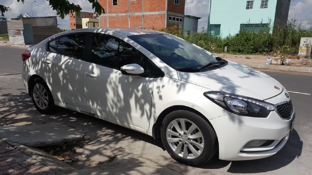 Bán K3 1.6MT 2015, màu trắng, giá TL, hổ trợ góp
