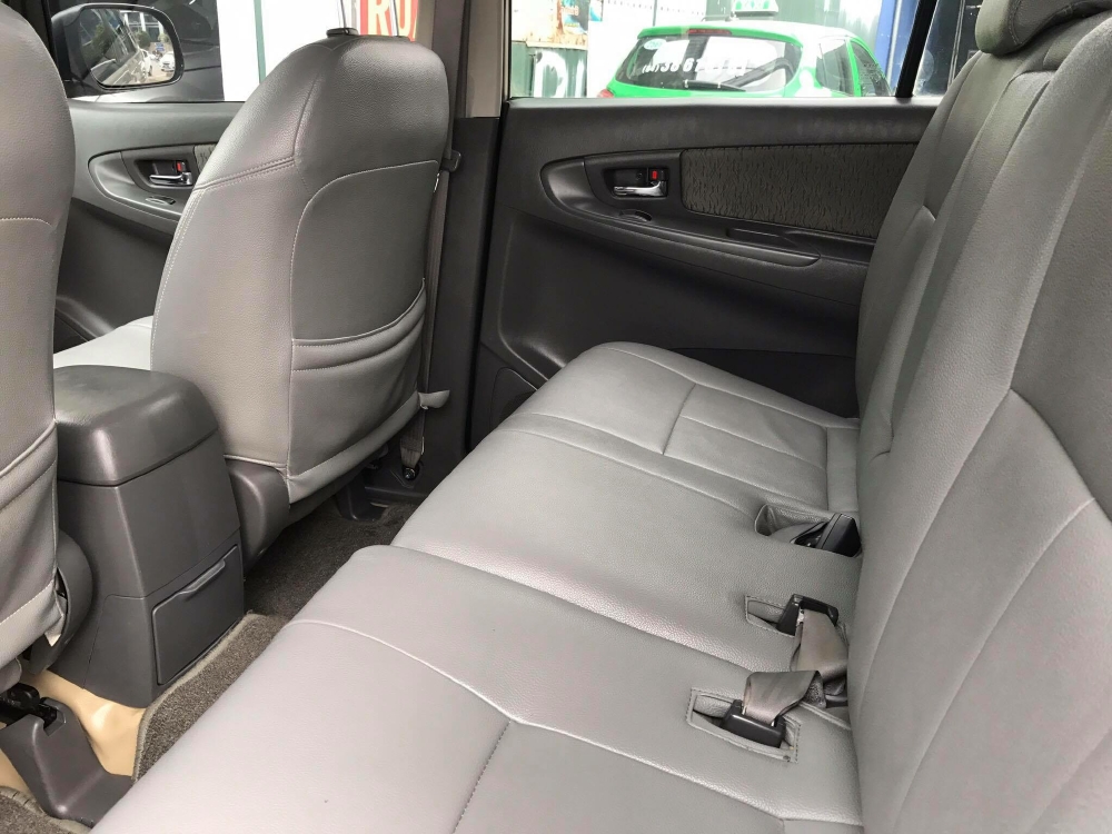 Bán Toyota Innova 2013 số sàn vàng cát mình chính chủ đi kỹ