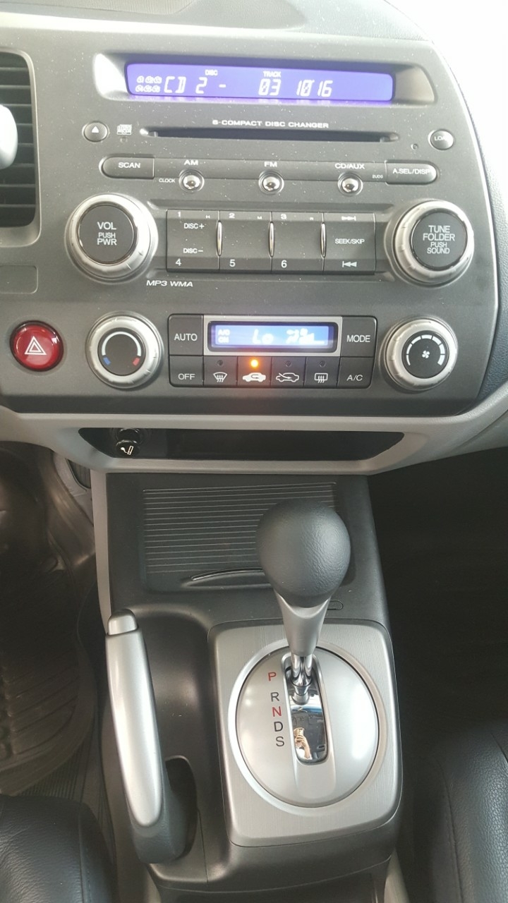 Bán Honda Civic 2.0AT màu xám chuột số tự động sản xuất cuối 2010 biển SG một chủ