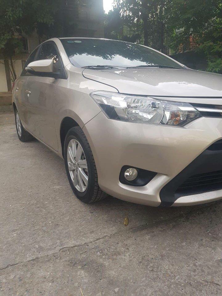 Gia đình cần bán Toyota Vios sx 2016 số tự động màu vàng cát