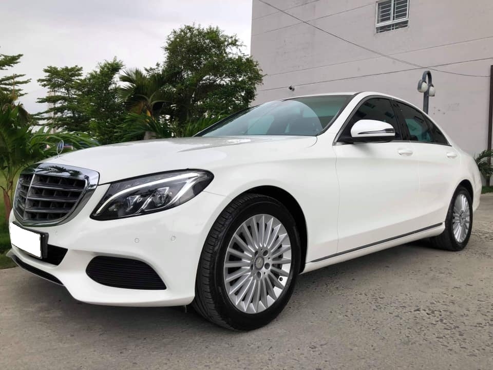 Gia đình cần bán xe C250, sản xuất 2017, số số tự động, màu trắng,