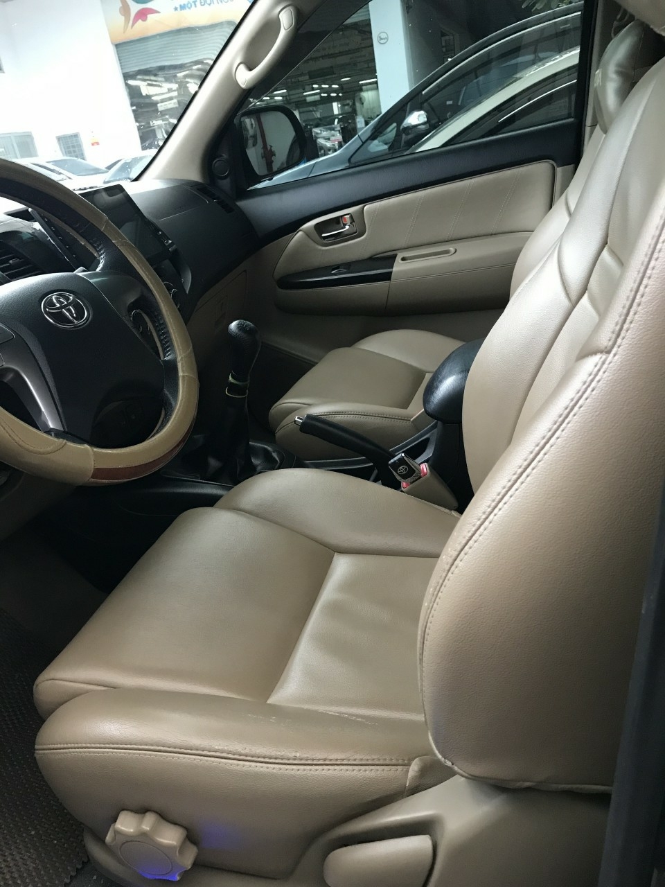 Bán Fortuner đời 2016 số sàn, máy dầu, màu bac. xe đẹp biển số TP. hỗ trợ góp 70%