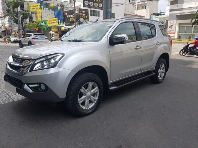 Bán Isuzu Mux 2016 màu Bạc máy dầu Full