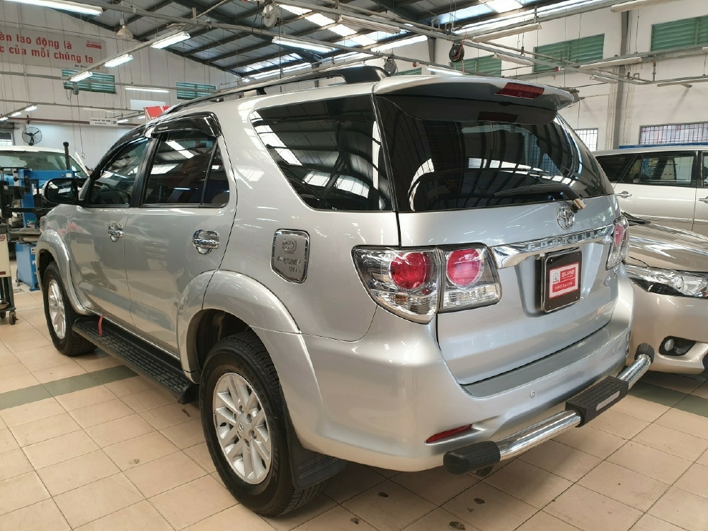 Bán Fortuner đời 2012, số sàn, máy xăng. Giảm 30 triệu cho khách hàng thiện chí