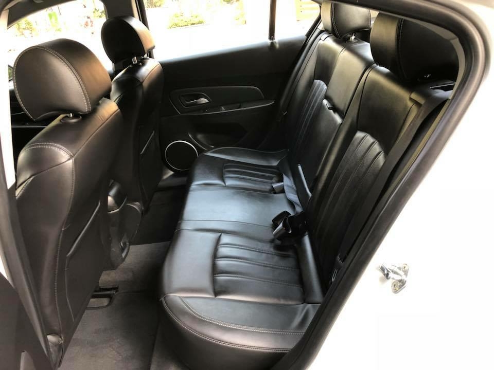 Cần bán xe Chevrolet Cruze LTZ 2017 số tự động màu trắng