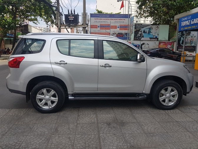 Bán Isuzu Mux 2016 màu Bạc máy dầu Full