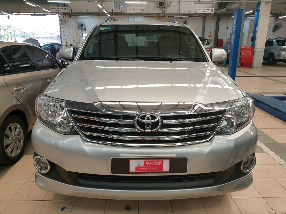 Bán Fortuner đời 2012, số sàn, máy xăng. Giảm 30 triệu cho khách hàng thiện chí