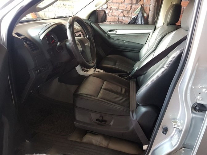 Bán Isuzu Mux 2016 màu Bạc máy dầu Full