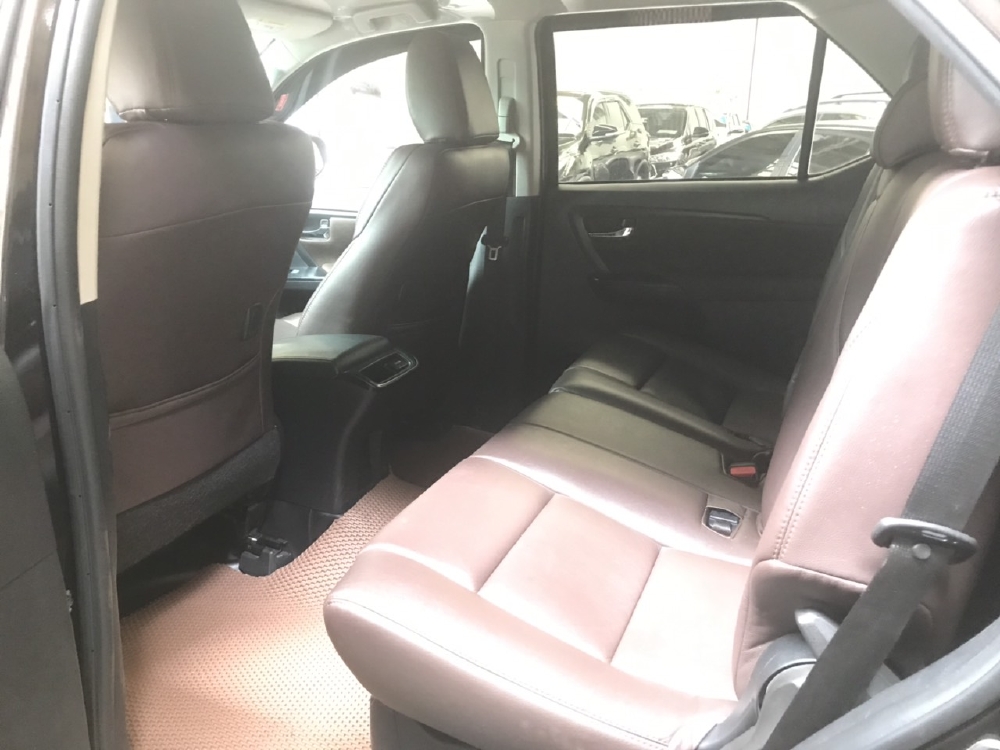 Bán Fortuner đời 2017 màu nâu, số sàn, máy dầu. Góp 70%