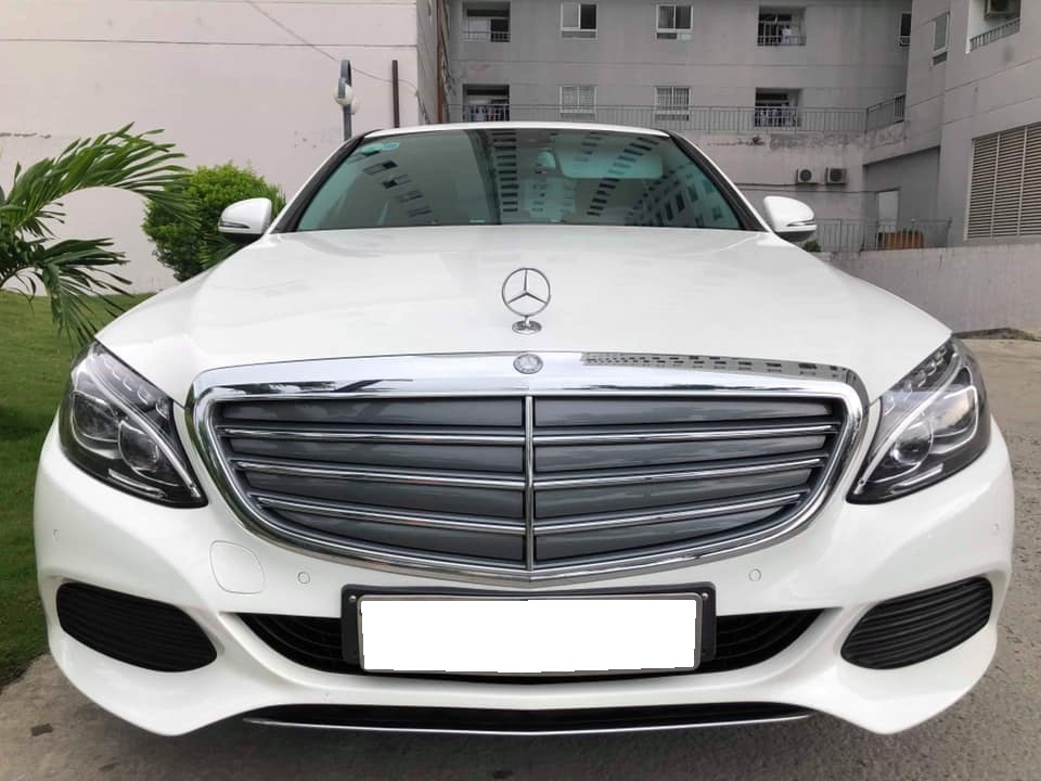 Gia đình cần bán xe C250, sản xuất 2017, số số tự động, màu trắng,