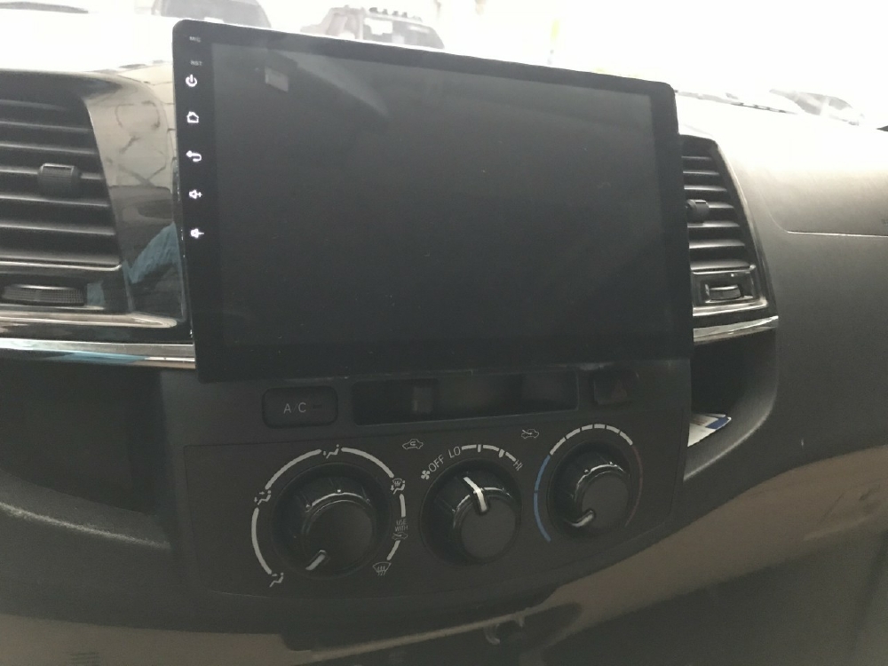 Bán Fortuner đời 2016 số sàn, máy dầu, màu bac. xe đẹp biển số TP. hỗ trợ góp 70%