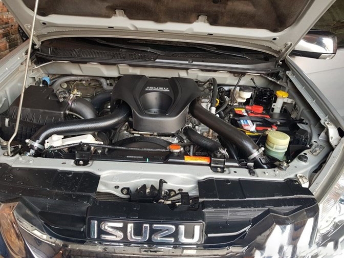 Bán Isuzu Mux 2016 màu Bạc máy dầu Full