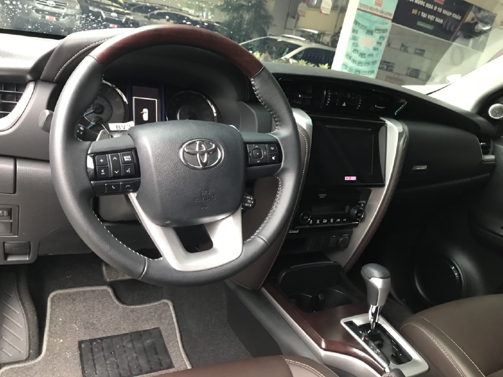 Bán Fortuner nhập khẩu đời 2019, số tự động máy xăng. Odo 2 000km. Góp 70%