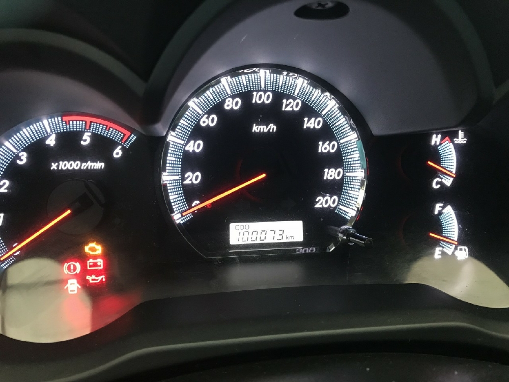 Bán Fortuner đời 2016 số sàn, máy dầu, màu bac. xe đẹp biển số TP. hỗ trợ góp 70%
