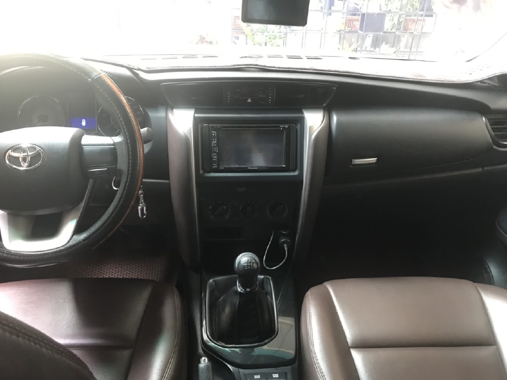 Bán Fortuner đời 2017 màu nâu, số sàn, máy dầu. Góp 70%
