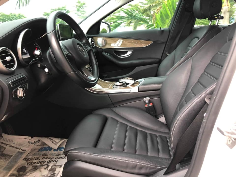 Gia đình cần bán xe C250, sản xuất 2017, số số tự động, màu trắng