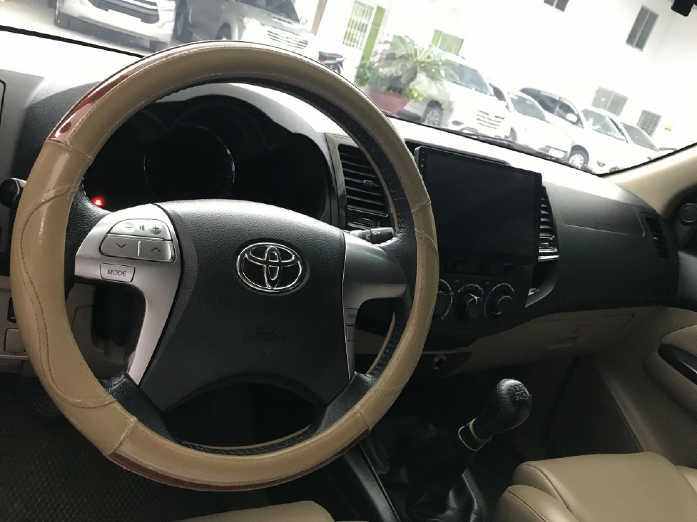 Bán Fortuner đời 2016 số sàn, máy dầu, màu bac. xe đẹp biển số TP. hỗ trợ góp 70%
