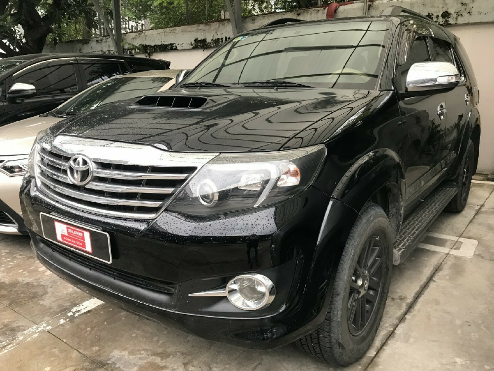 Bán Fortuner đời 2016 số sàn, máy dầu, màu bac. xe đẹp biển số TP. hỗ trợ góp 70%