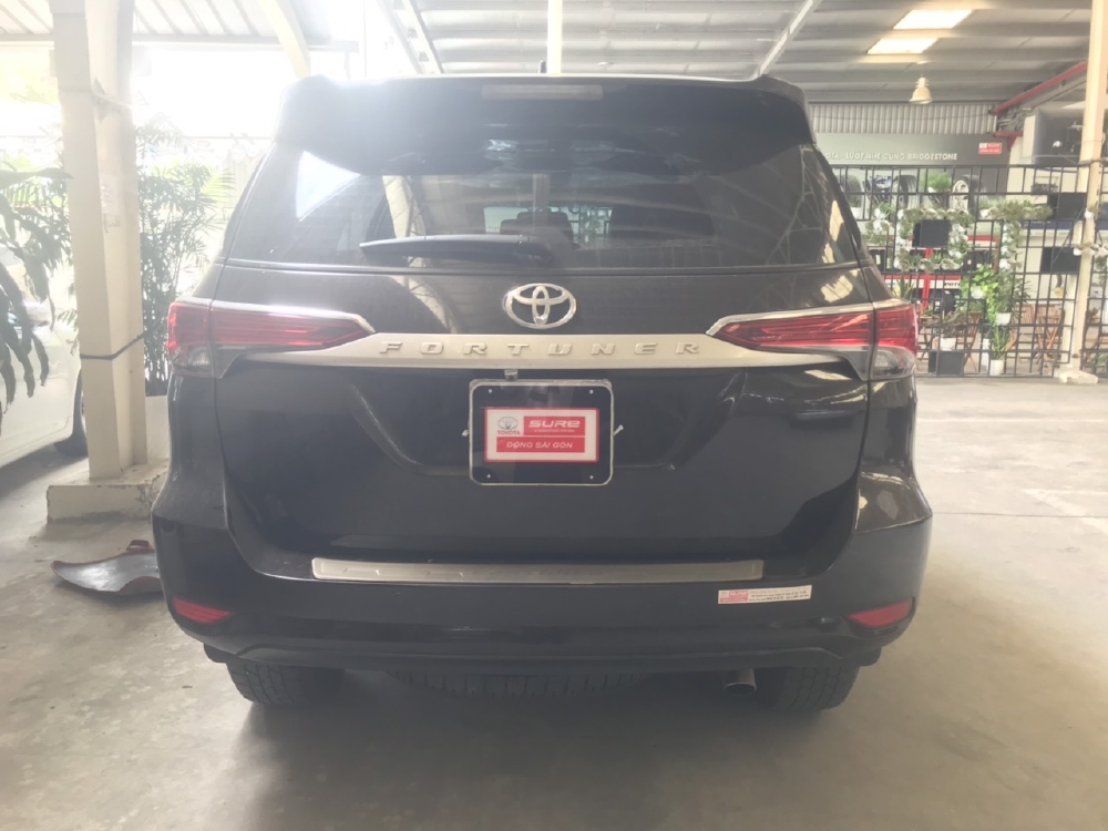 Bán Fortuner đời 2017 màu nâu, số sàn, máy dầu. Góp 70%