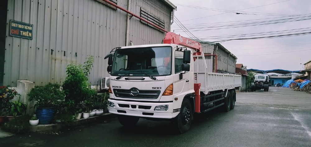 xe tải hino FC 6 tấn gắn cẩu unic