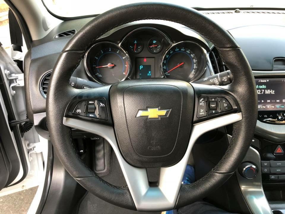 Cần bán xe Chevrolet Cruze LTZ 2017 số tự động màu trắng