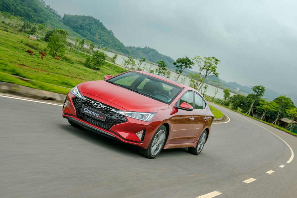 Hyundai Elantra 2.0AT 2019 Khuyến MẠi Cực Khủng Xe Có sẵn giao ngay!