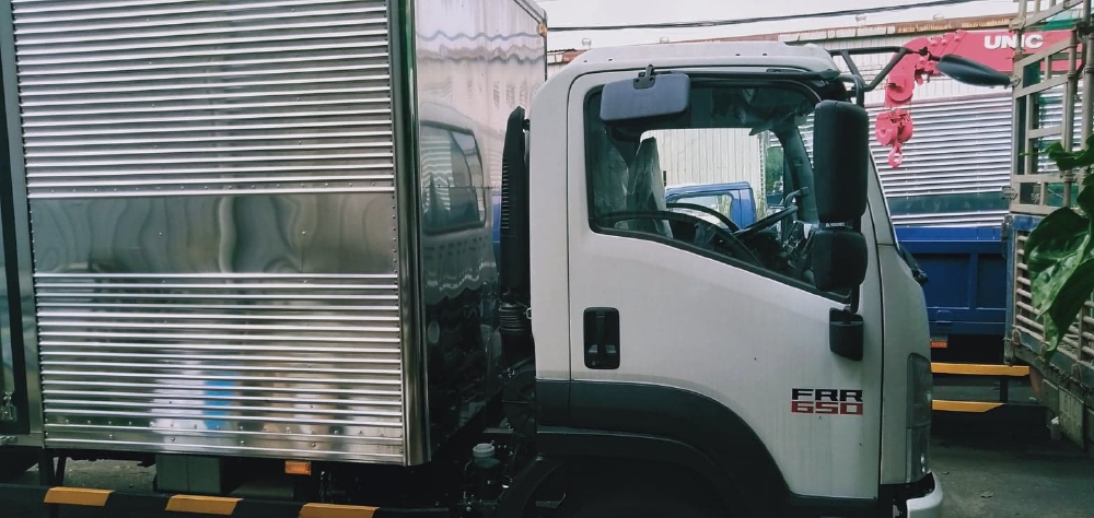 xe tải isuzu 6 tấn thùng kín frr650 giá rẽ