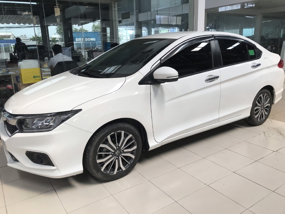 Bán Honda City 1.5CVT màu trắng số tự động sản xuất 2018 biển Sài Gòn đi 8000km