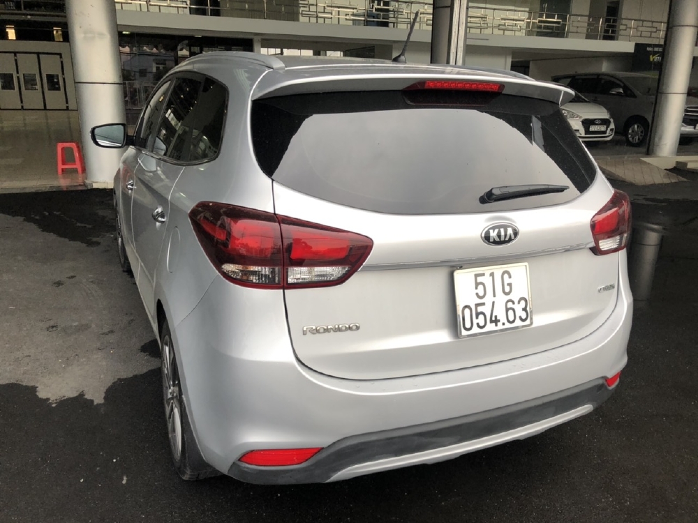 Bán Kia Rondo Crdi 1.7AT máy dầu số tự động màu bạc sản xuất 2017 lăn bánh cuối 2018 biển Sài Gòn đi 8000km