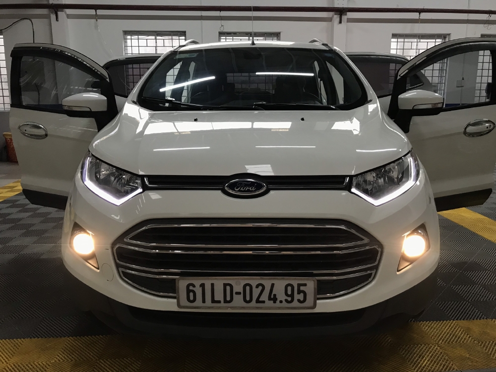 Bán Ford Ecosport Titanium 1.5AT màu trắng số tự động sản xuất 2014 một chủ