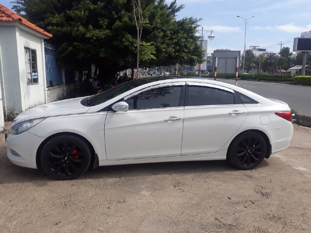 Bán Sonata 2011, màu trắng, đúng chất, giá TL