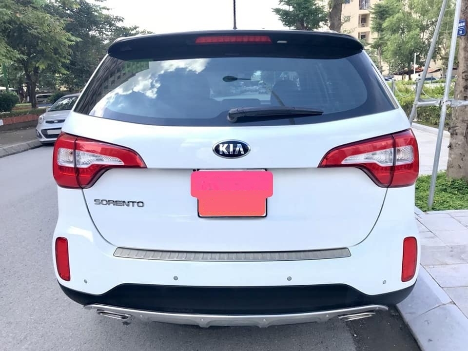 Cần bán Kia sorento GAT, sản xuất 2017, số tự động, máy xăng, màu trắng