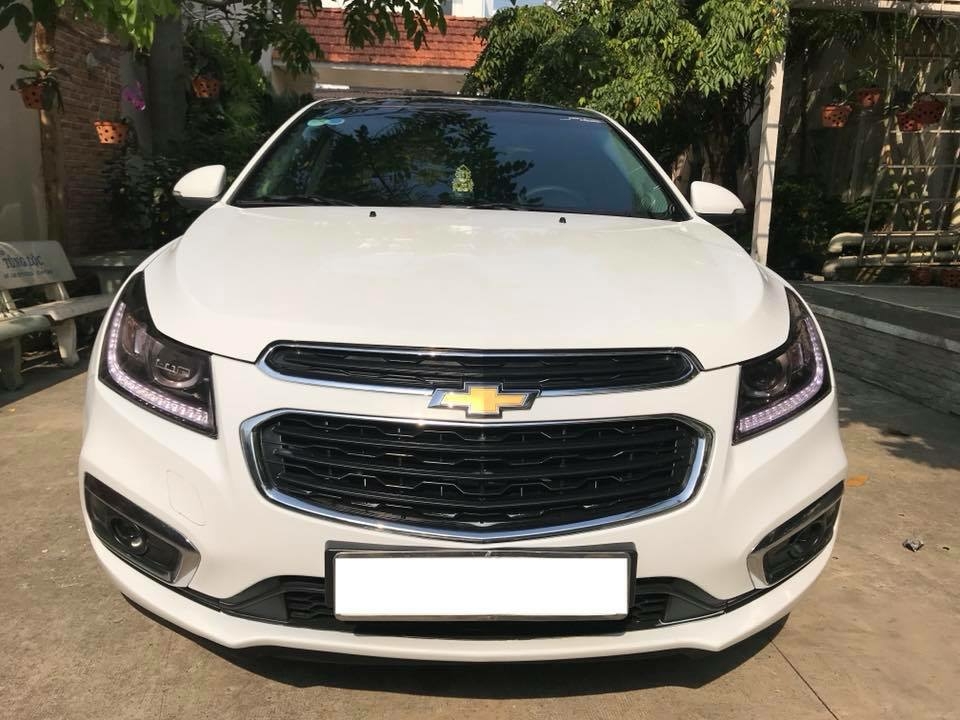 Cần bán xe Chevrolet Cruze Ltz 05/2017 số tự động màu trắng