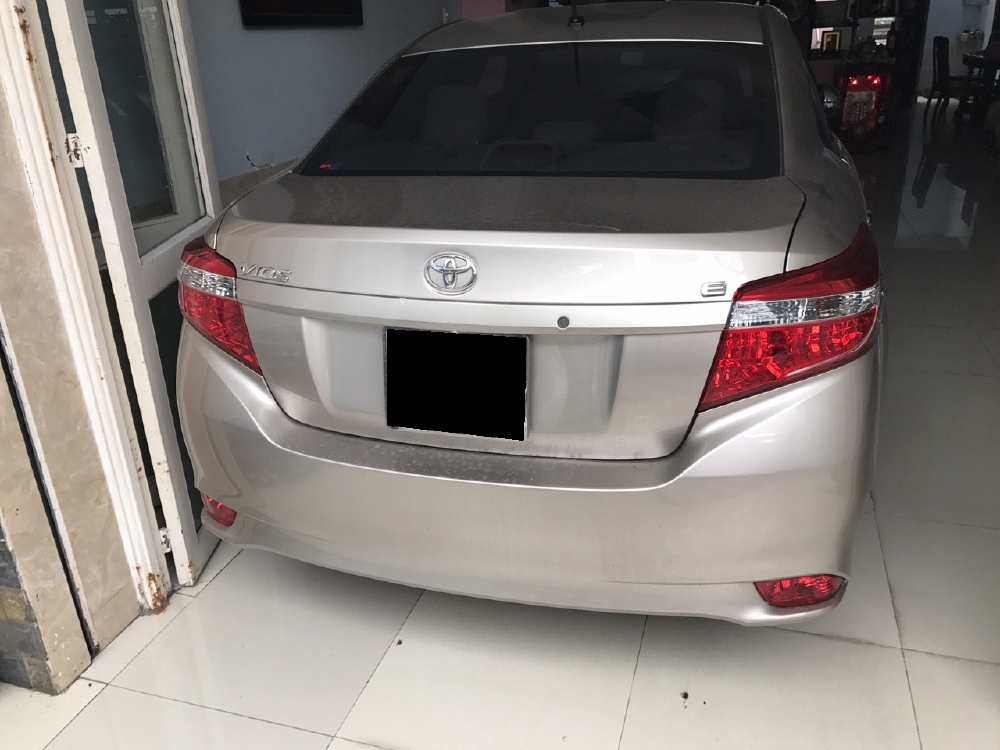 Cần bán xe Toyota Vios 1.5E 2016 số tự động màu vàng cát