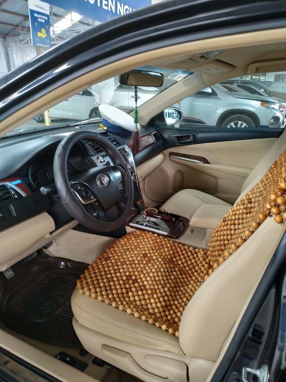 Bán Toyota Camry 2.0E màu đen VIP số tự động sản xuất cuối 2012 mẫu mới biển Sài Gòn