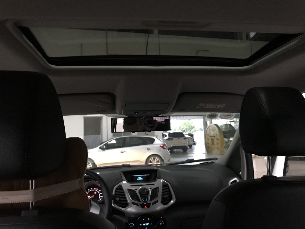 Bán Ford Ecosport Titanium 1.5AT màu trắng số tự động sản xuất 2014 một chủ