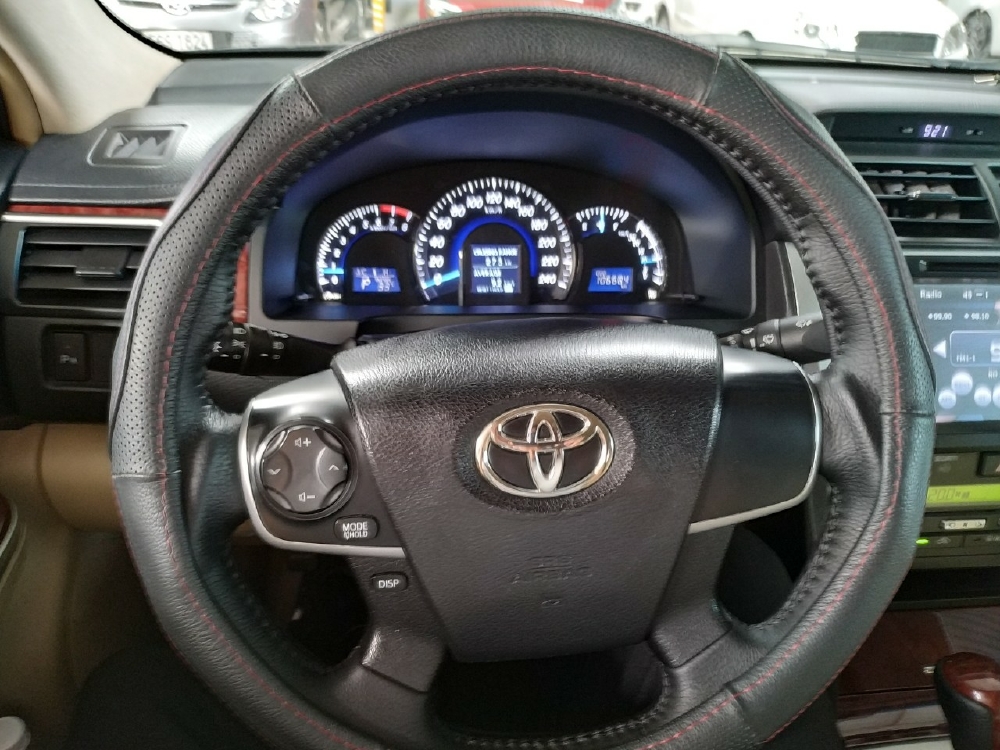 Bán Toyota Camry 2.0E màu đen VIP số tự động sản xuất cuối 2012 mẫu mới biển Sài Gòn