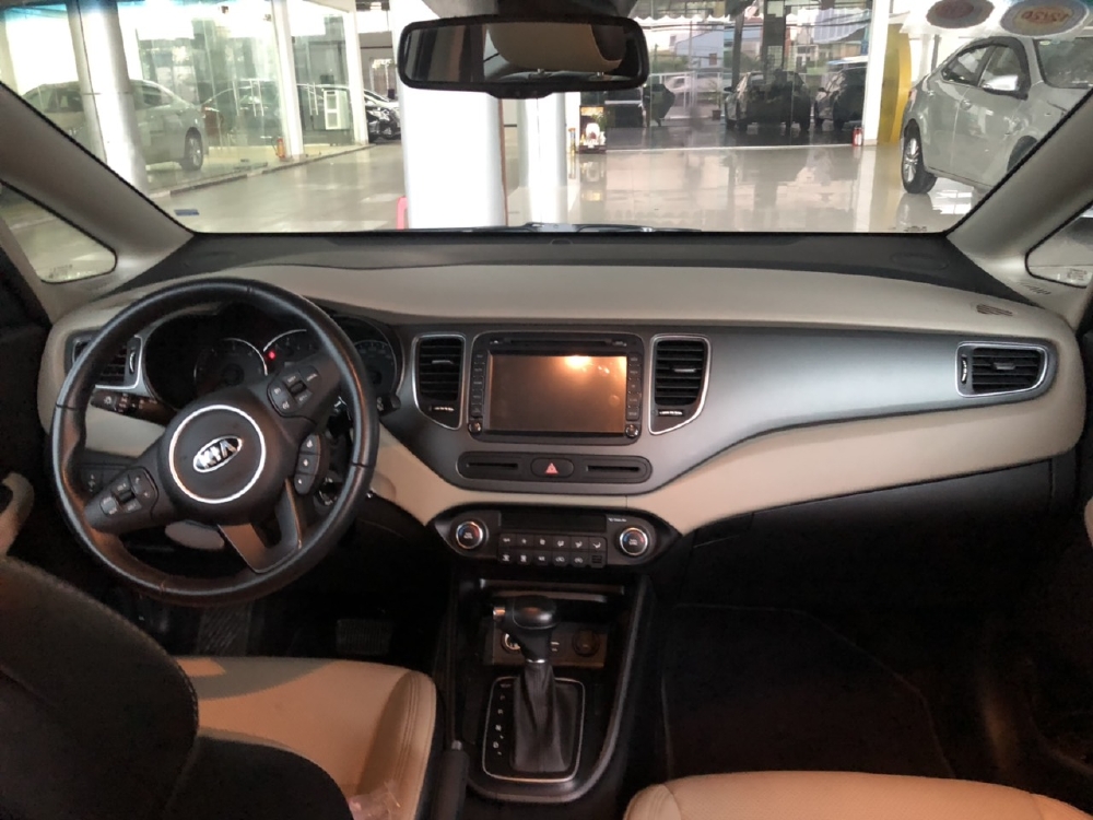 Bán Kia Rondo Crdi 1.7AT máy dầu số tự động màu bạc sản xuất 2017 lăn bánh cuối 2018 biển Sài Gòn đi 8000km