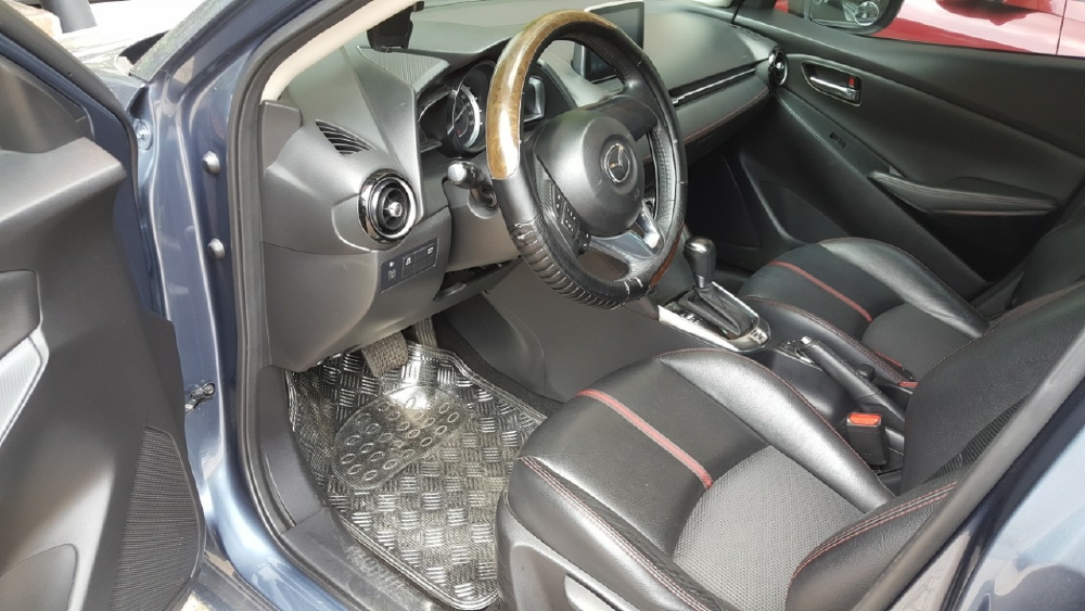 Bán Mazda 2 sedan 1.5AT màu xanh đá số tự động sản xuất 2016 biển Sài Gòn