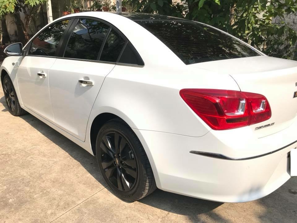 Cần bán xe Chevrolet Cruze Ltz 05/2017 số tự động màu trắng