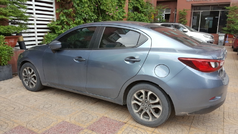 Bán Mazda 2 sedan 1.5AT màu xanh đá số tự động sản xuất 2016 biển Sài Gòn