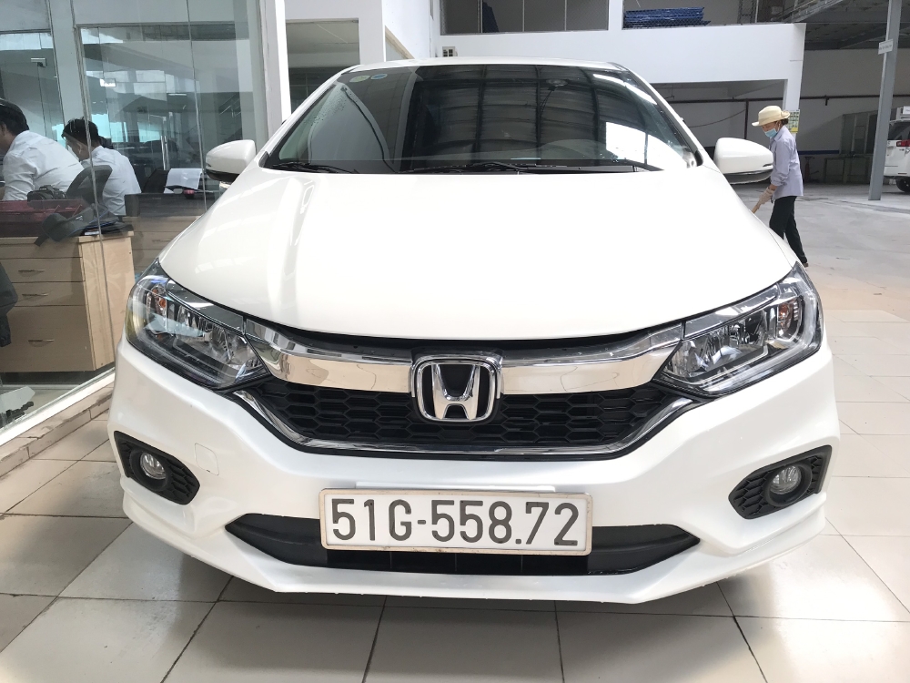 Bán Honda City 1.5CVT màu trắng số tự động sản xuất 2018 biển Sài Gòn đi 8000km