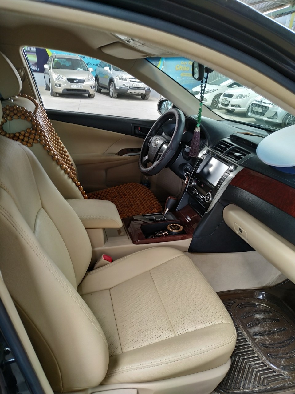 Bán Toyota Camry 2.0E màu đen VIP số tự động sản xuất cuối 2012 mẫu mới biển Sài Gòn