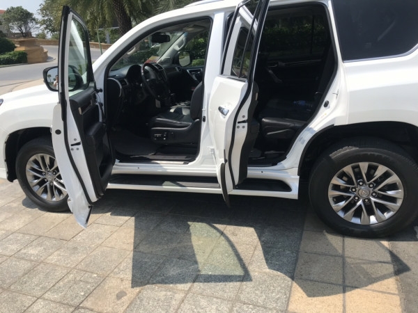 Bán xe Lexus GX460 đời 2016 màu trắng nội thất đen